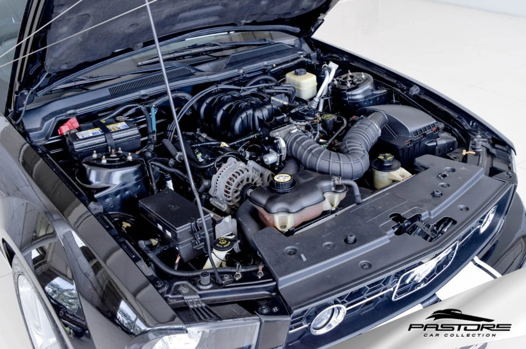 Ford Mustang Coupe V6