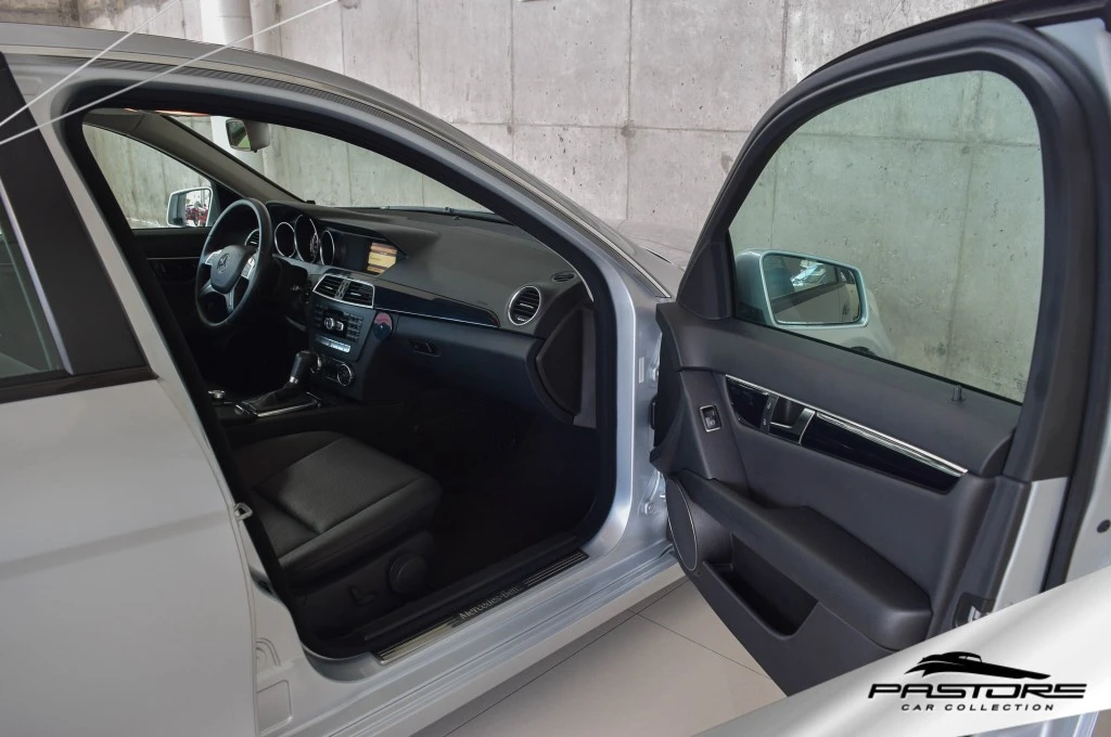 Mercedes-Benz C180 CGI Classic