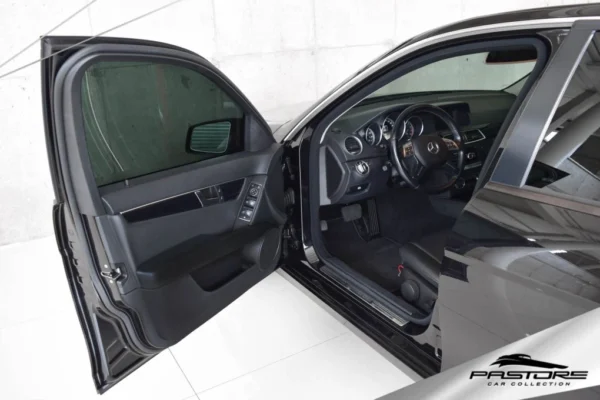 Mercedes-Benz C180 CGI Classic