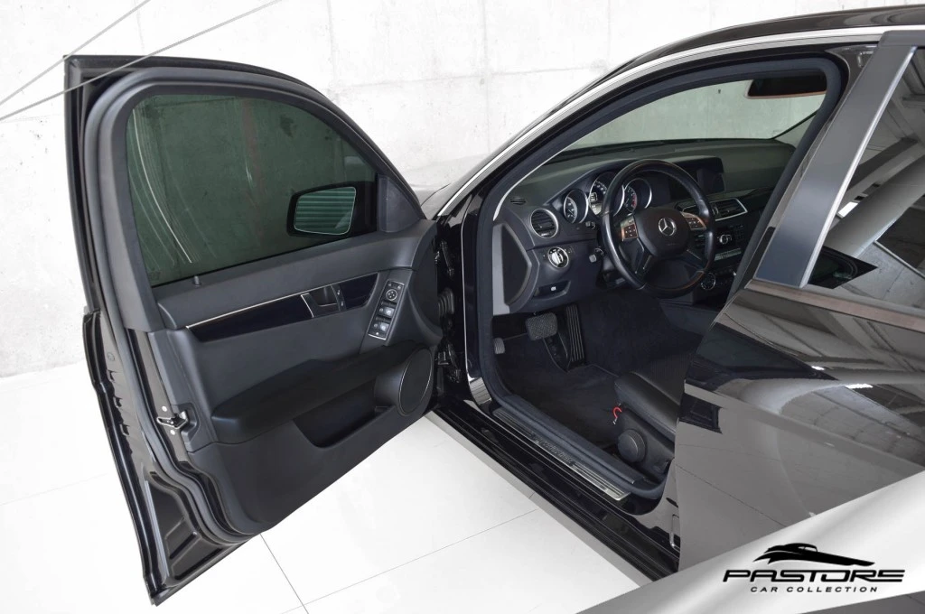 Mercedes-Benz C180 CGI Classic