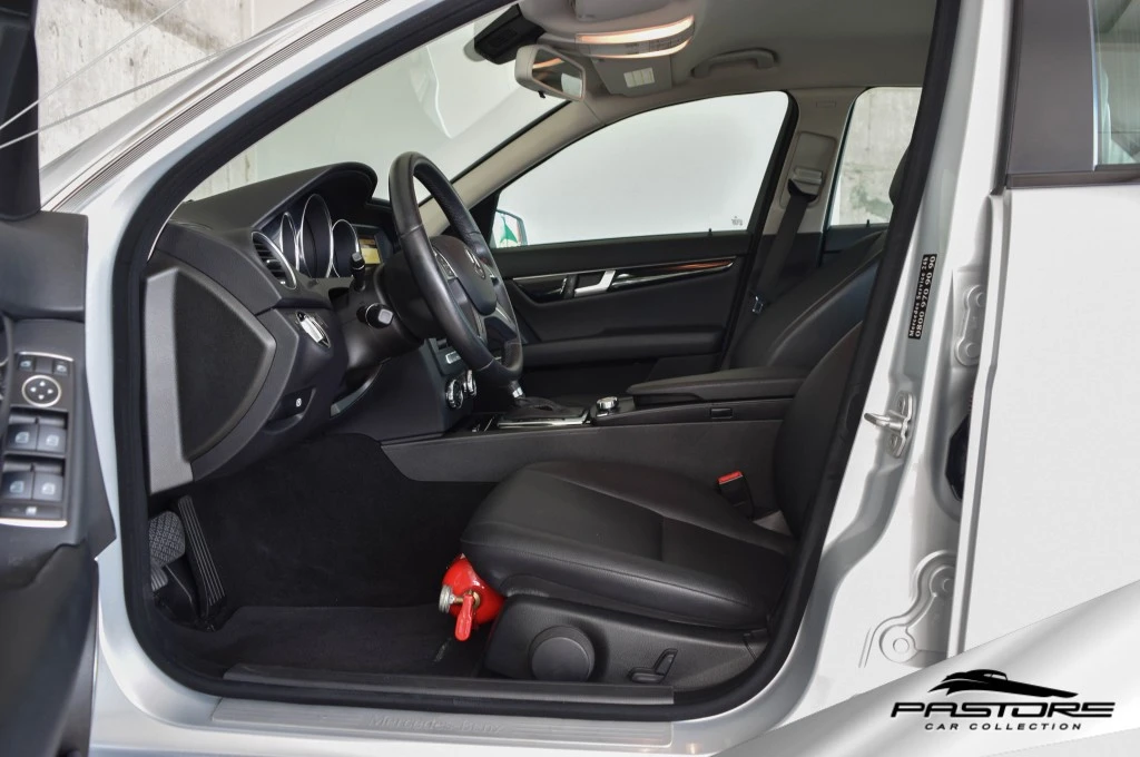 Mercedes-Benz C180 CGI Classic