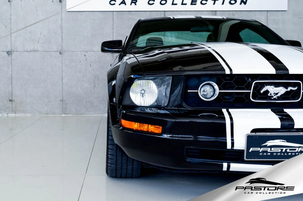 Ford Mustang Coupe V6