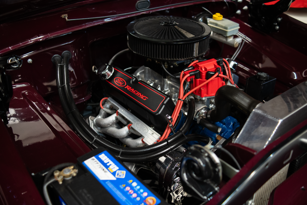 FORD F100 V8