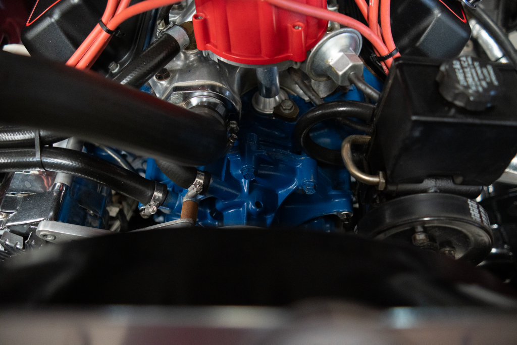 FORD F100 V8