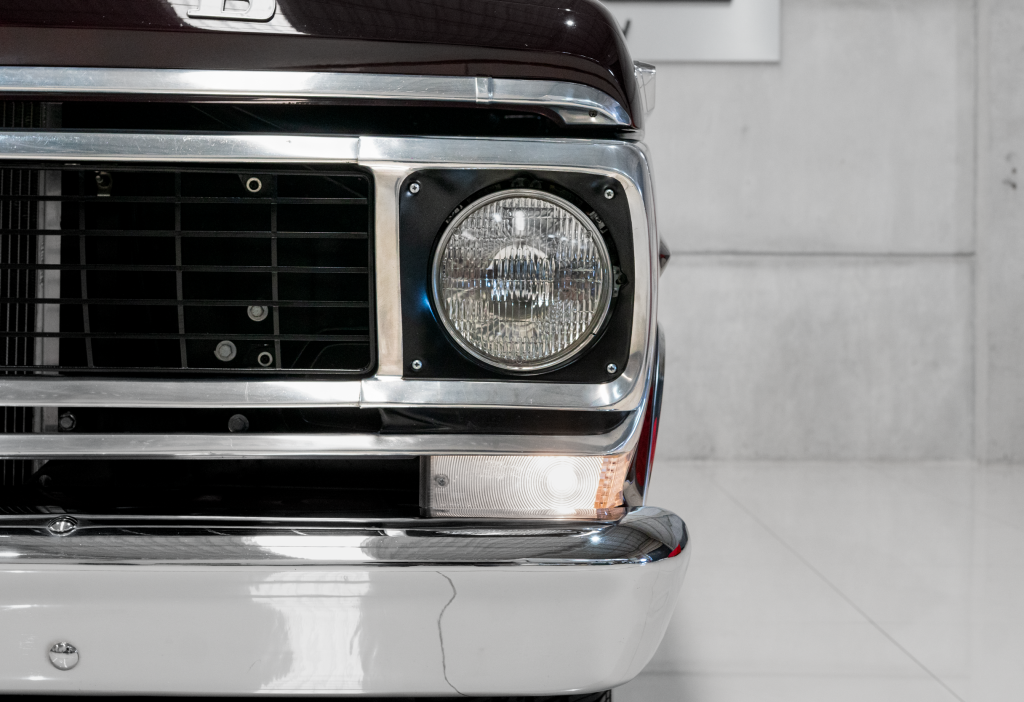 FORD F100 V8