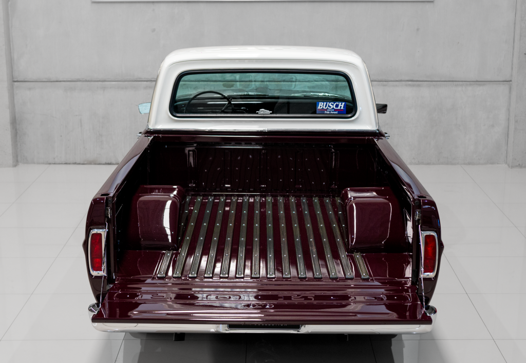 FORD F100 V8