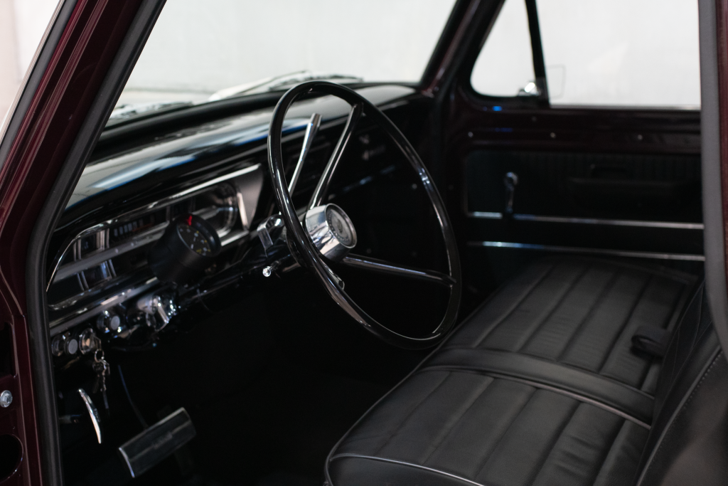 FORD F100 V8