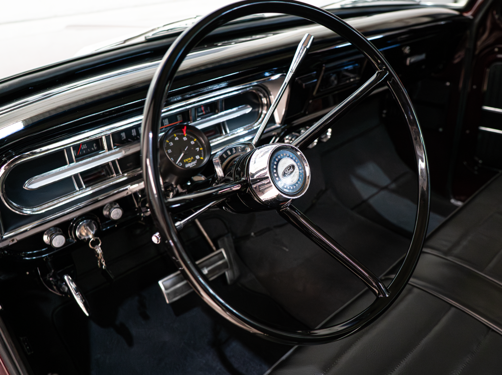 FORD F100 V8