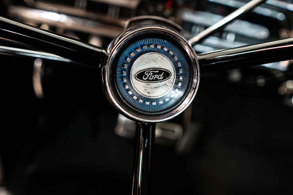 FORD F100 V8
