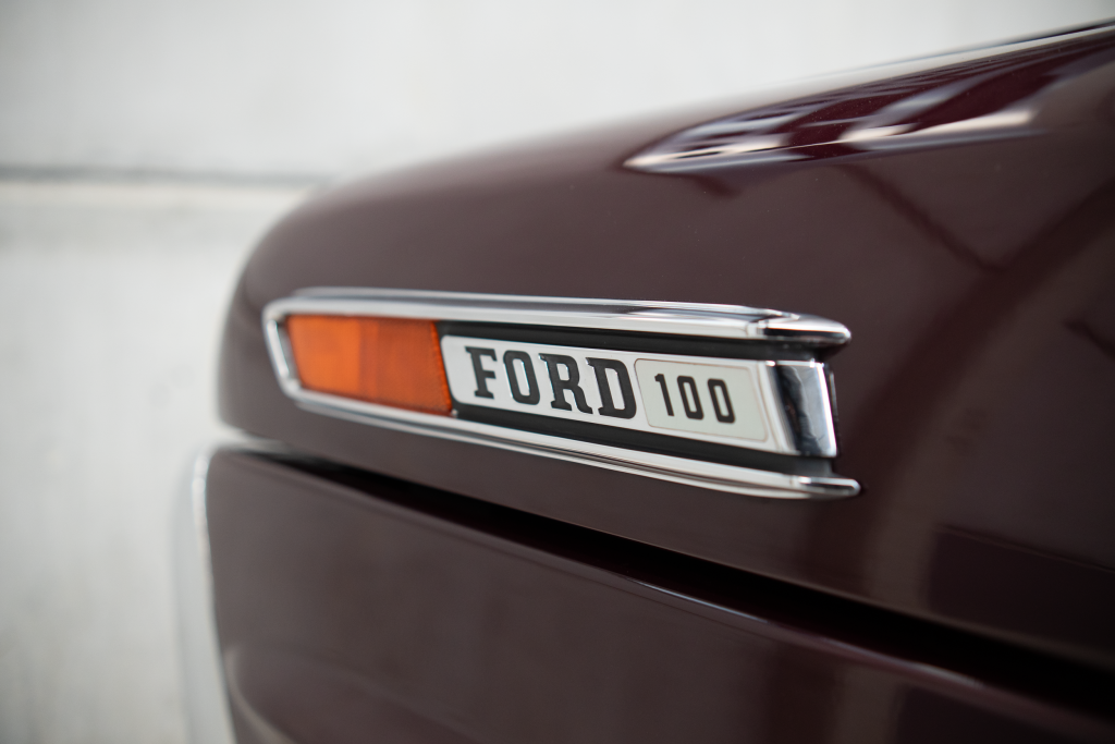 FORD F100 V8
