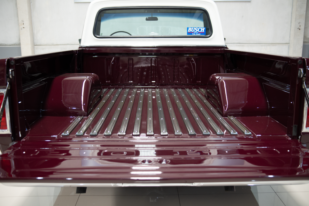FORD F100 V8
