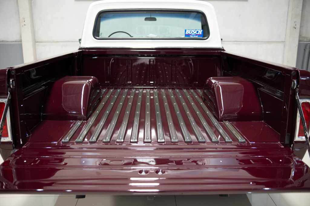 FORD F100 V8