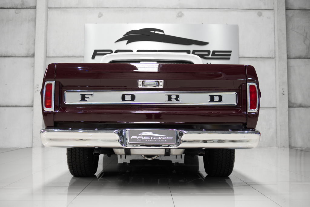 FORD F100 V8