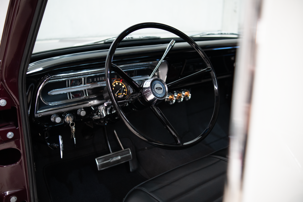 FORD F100 V8