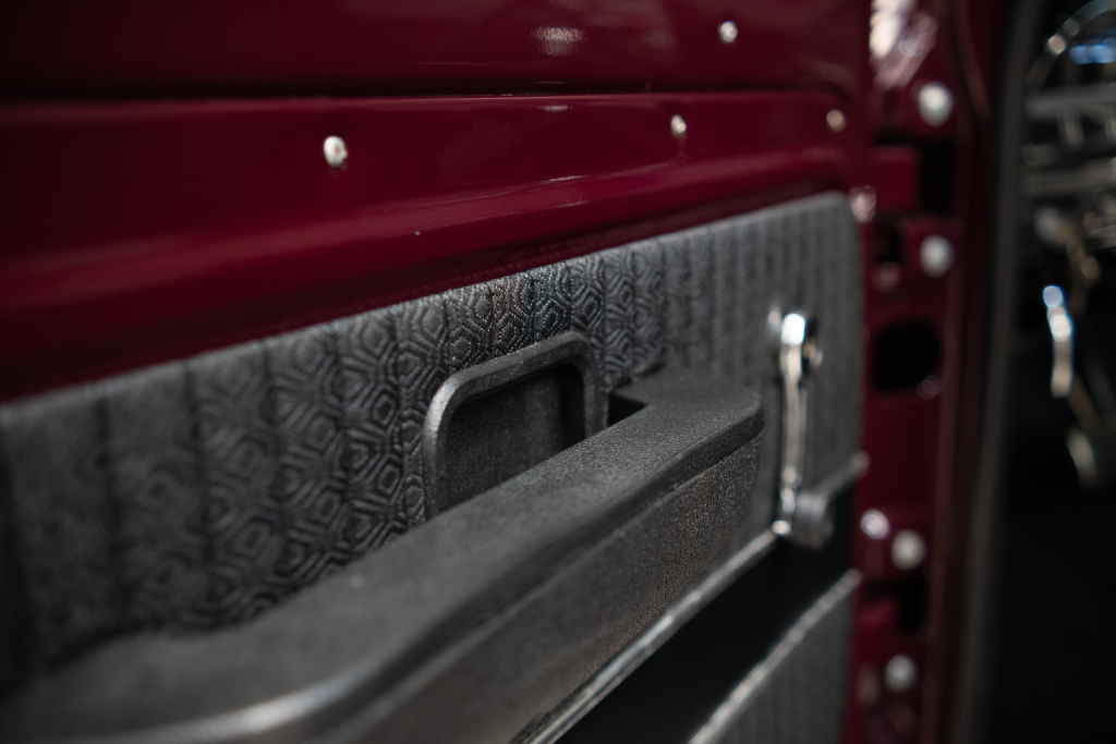 FORD F100 V8