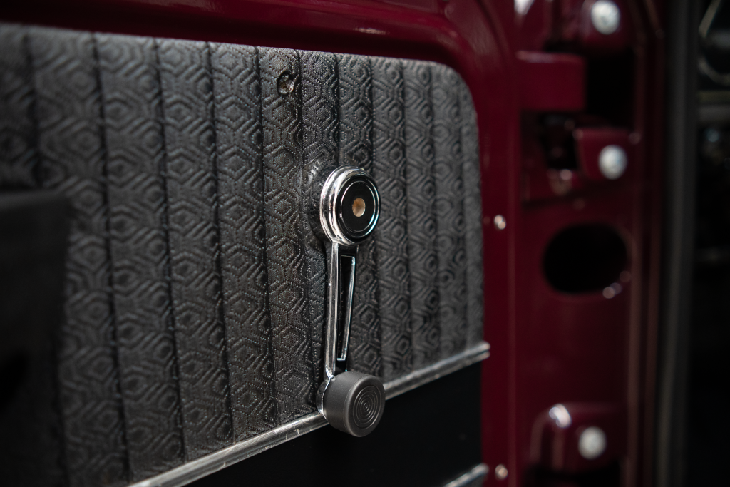 FORD F100 V8