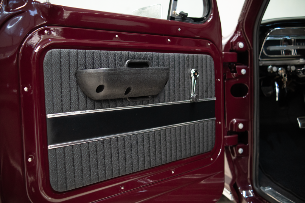 FORD F100 V8