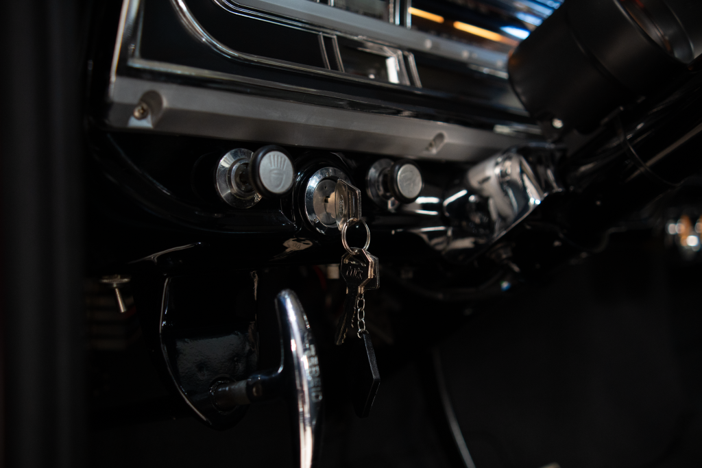 FORD F100 V8