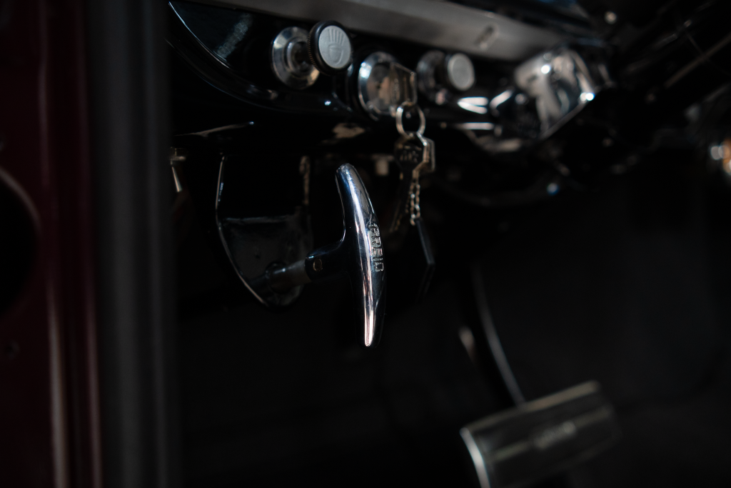 FORD F100 V8