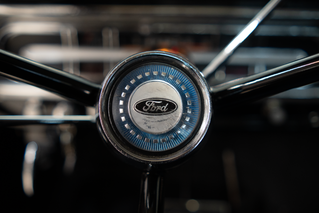 FORD F100 V8