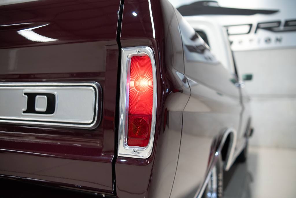 FORD F100 V8