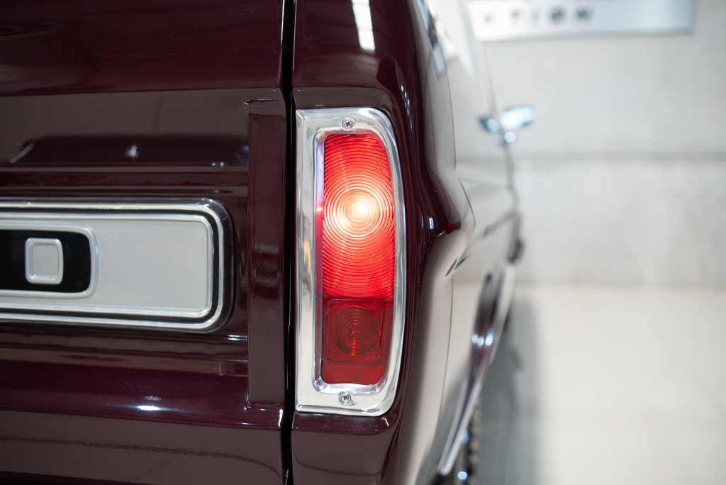 FORD F100 V8