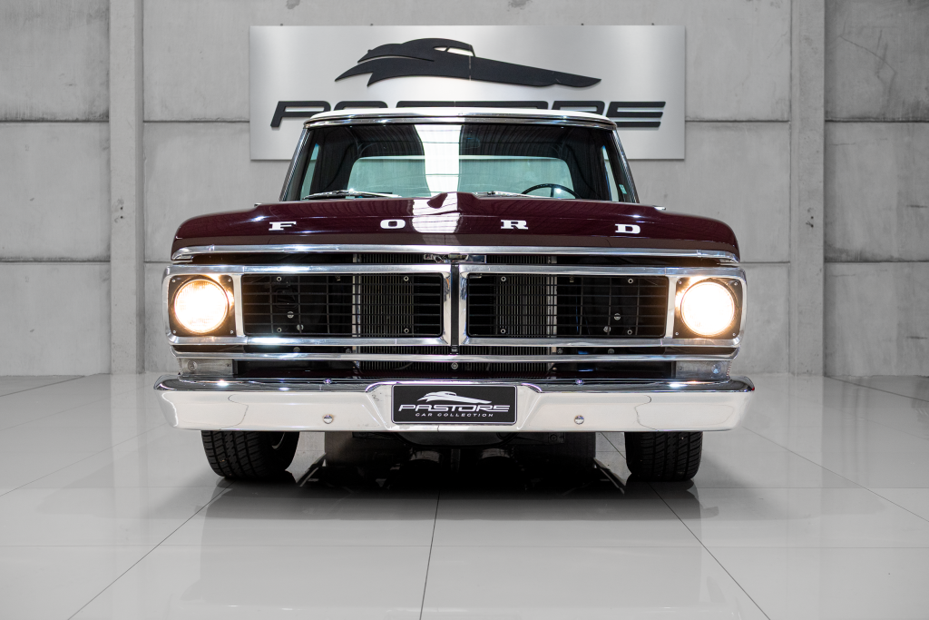 FORD F100 V8