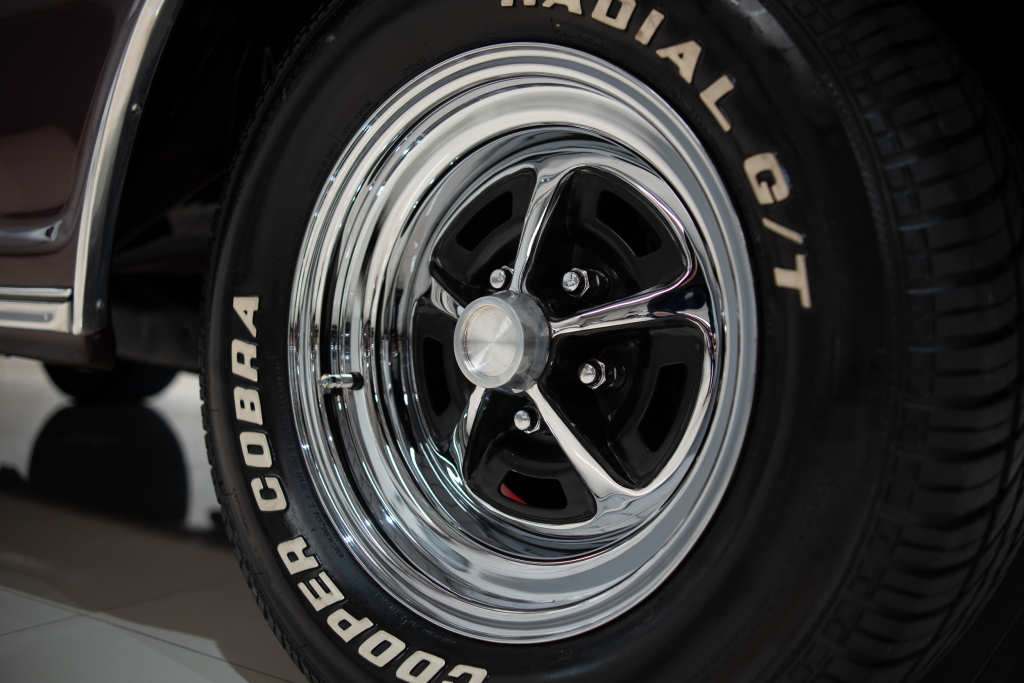FORD F100 V8