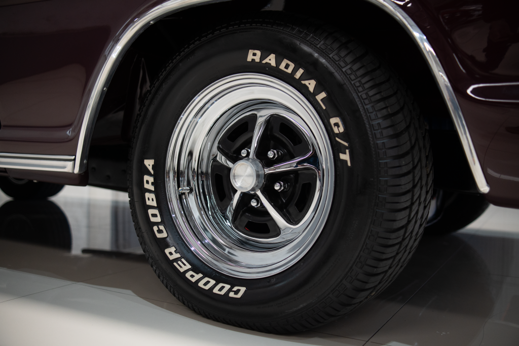 FORD F100 V8