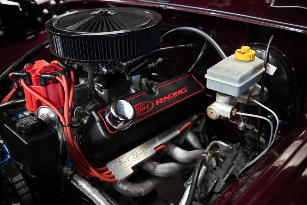 FORD F100 V8