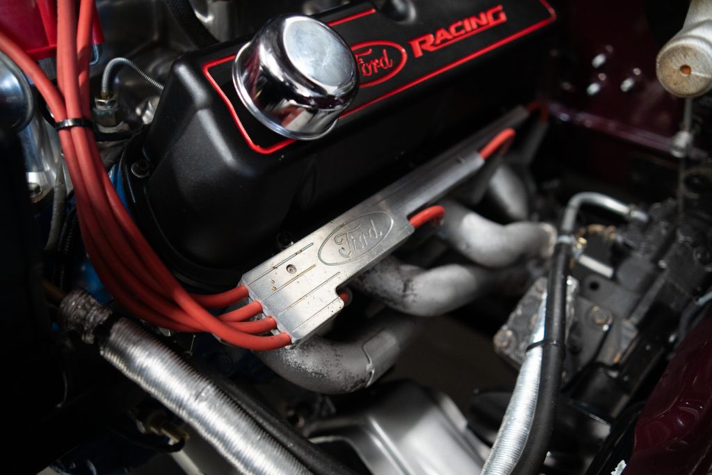 FORD F100 V8