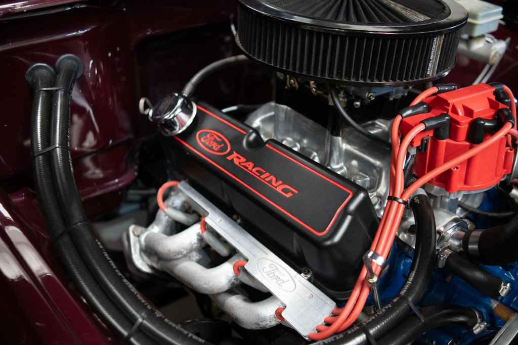 FORD F100 V8