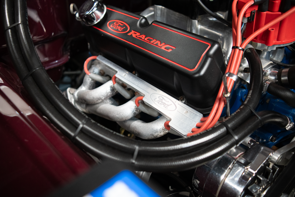 FORD F100 V8