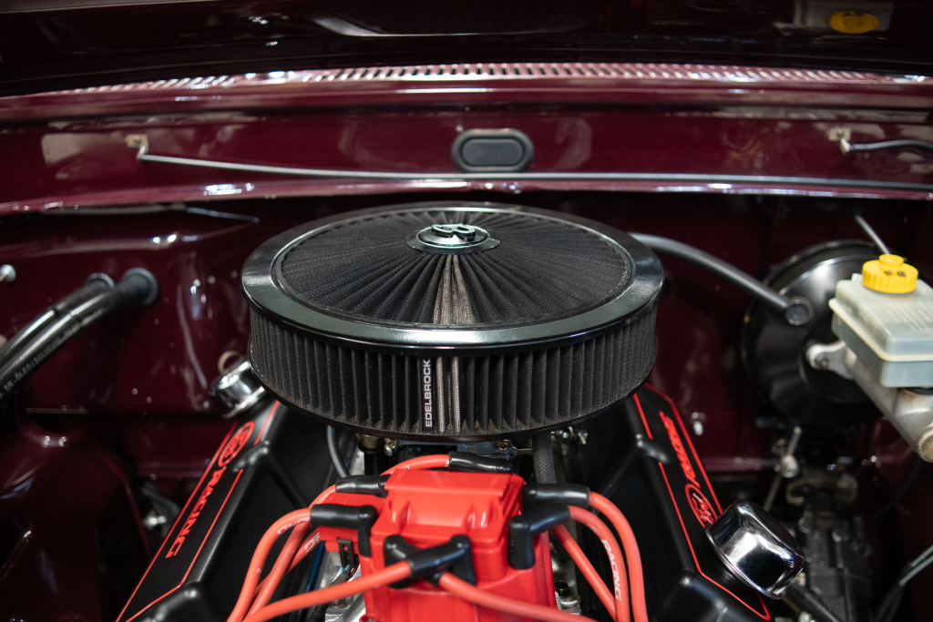 FORD F100 V8