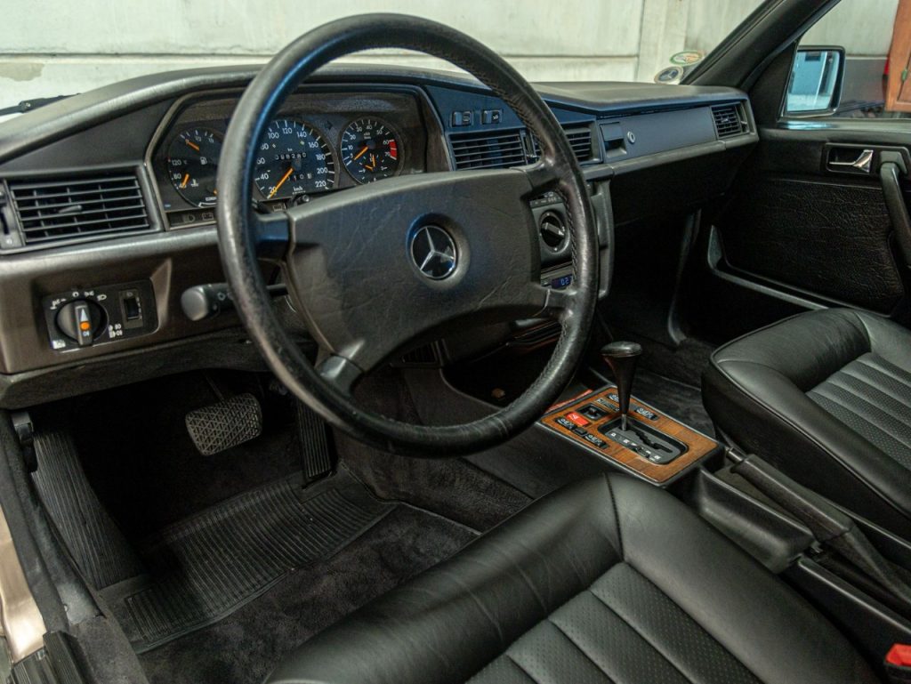 Mercedes-Benz 190 E