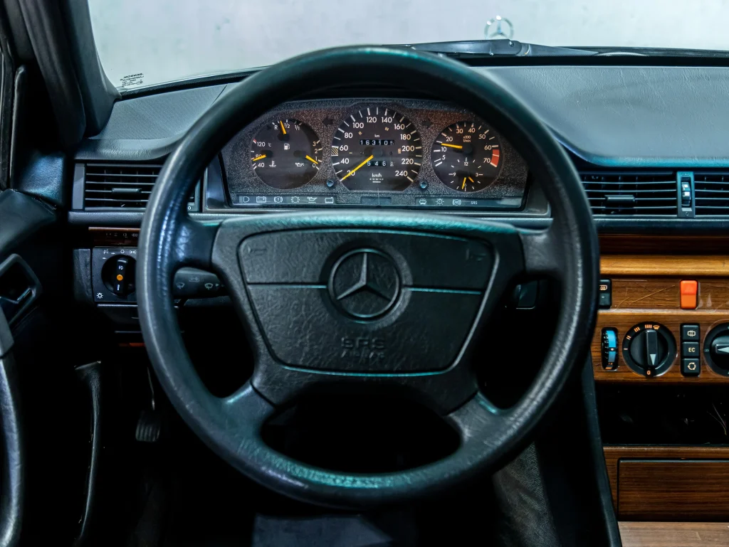 Mercedes-Benz E200