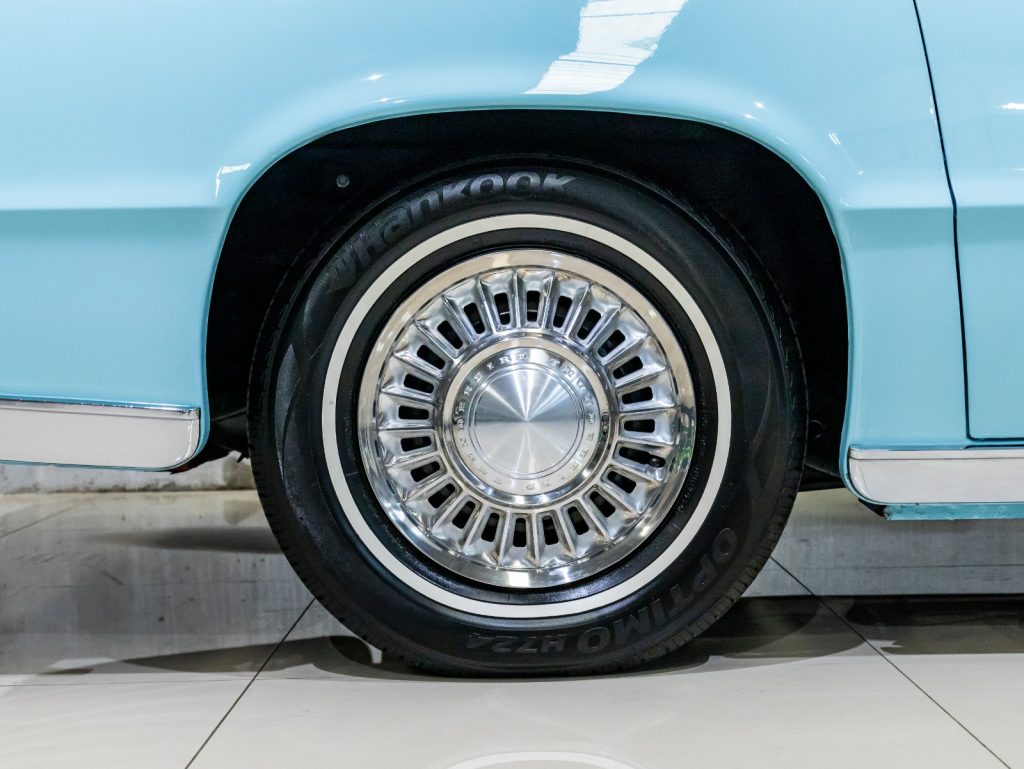 Ford Thunderbird Landau 4-Door