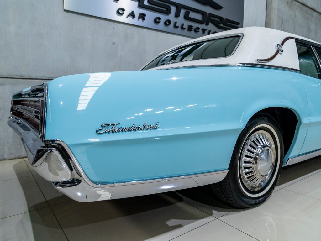 Ford Thunderbird Landau 4-Door