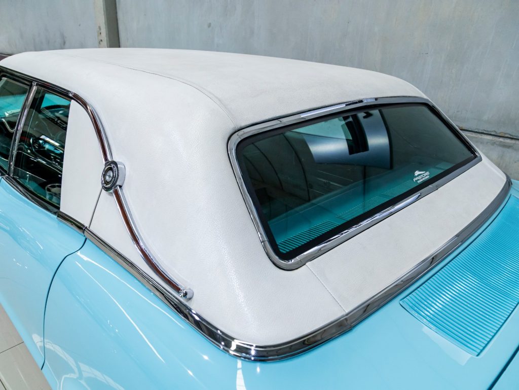 Ford Thunderbird Landau 4-Door