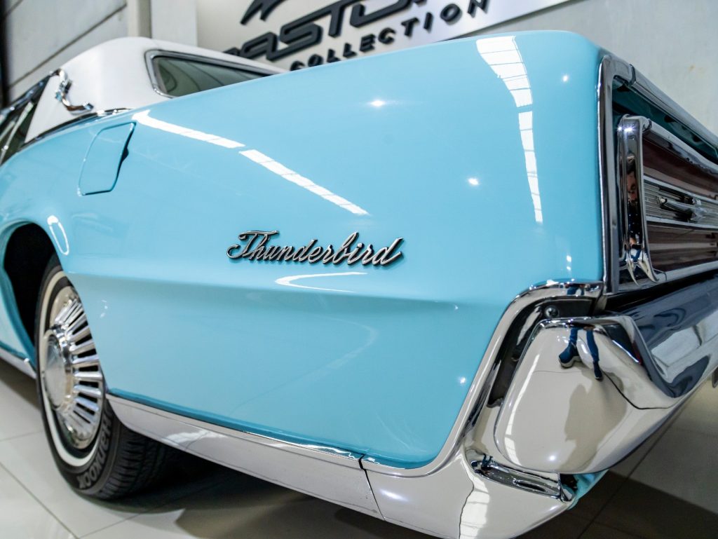 Ford Thunderbird Landau 4-Door