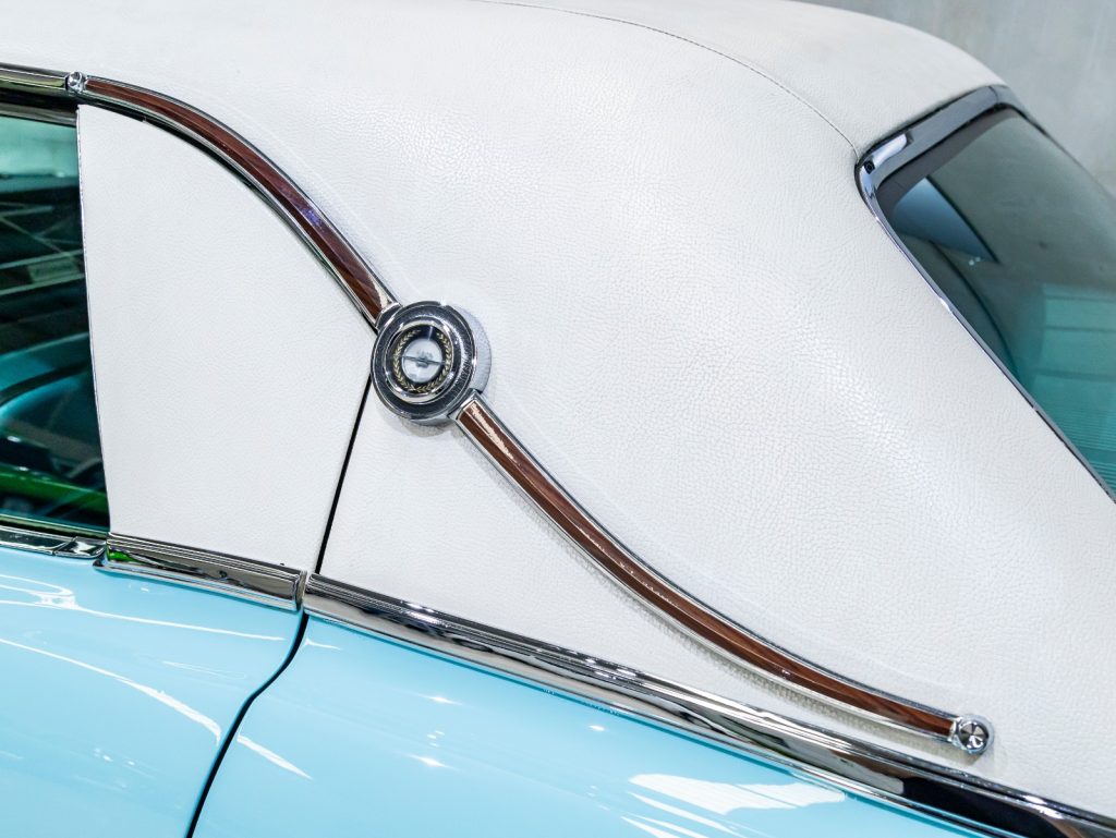 Ford Thunderbird Landau 4-Door