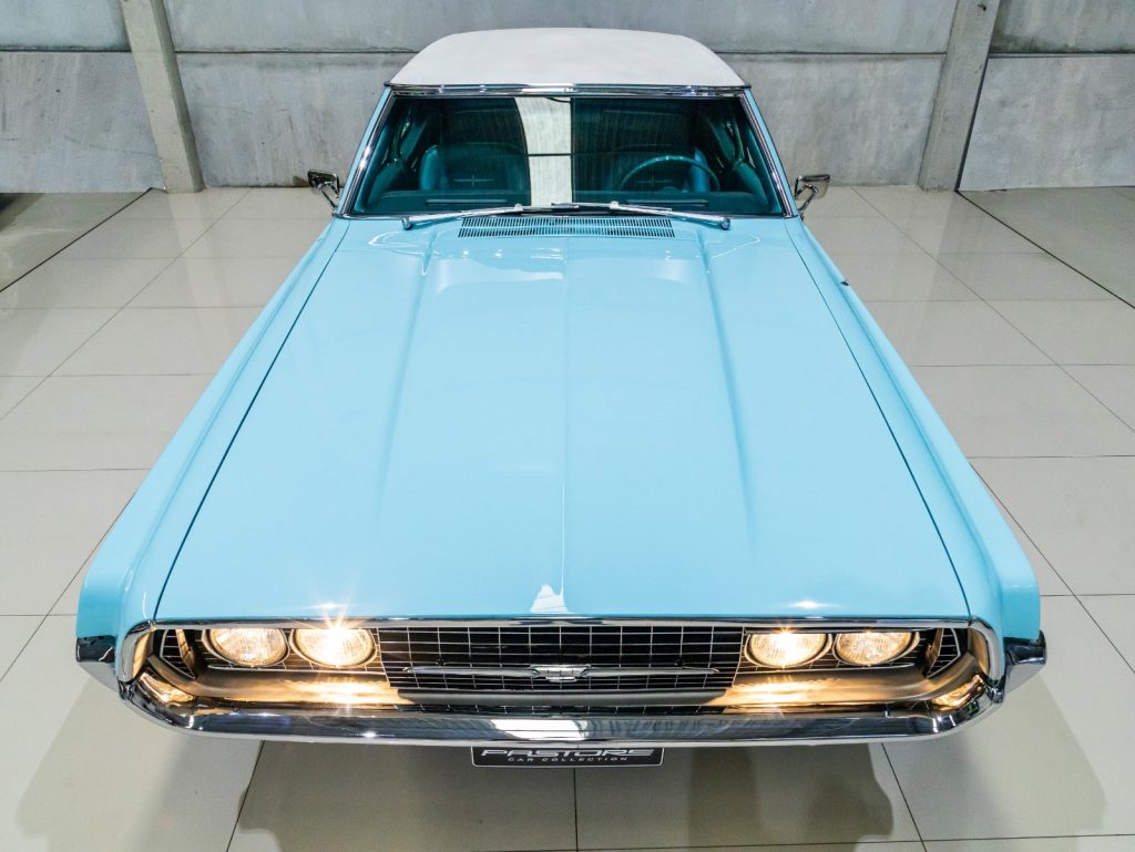 Ford Thunderbird Landau 4-Door