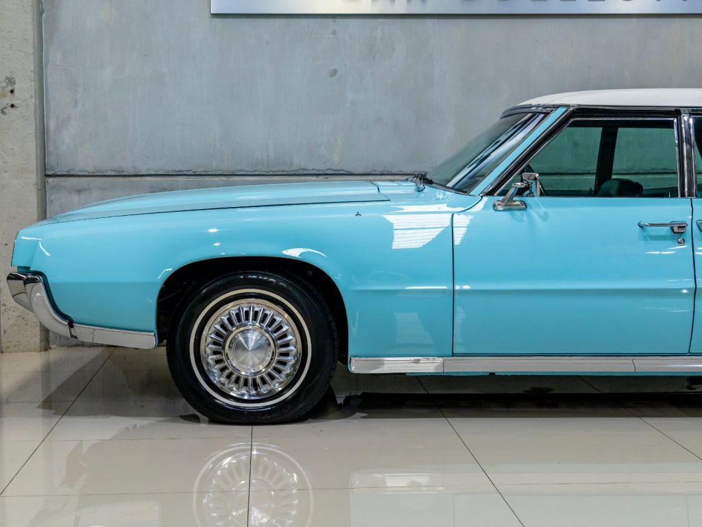 Ford Thunderbird Landau 4-Door