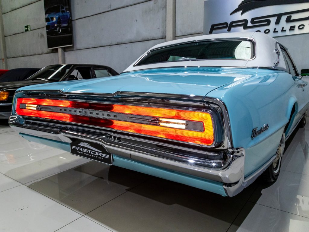 Ford Thunderbird Landau 4-Door