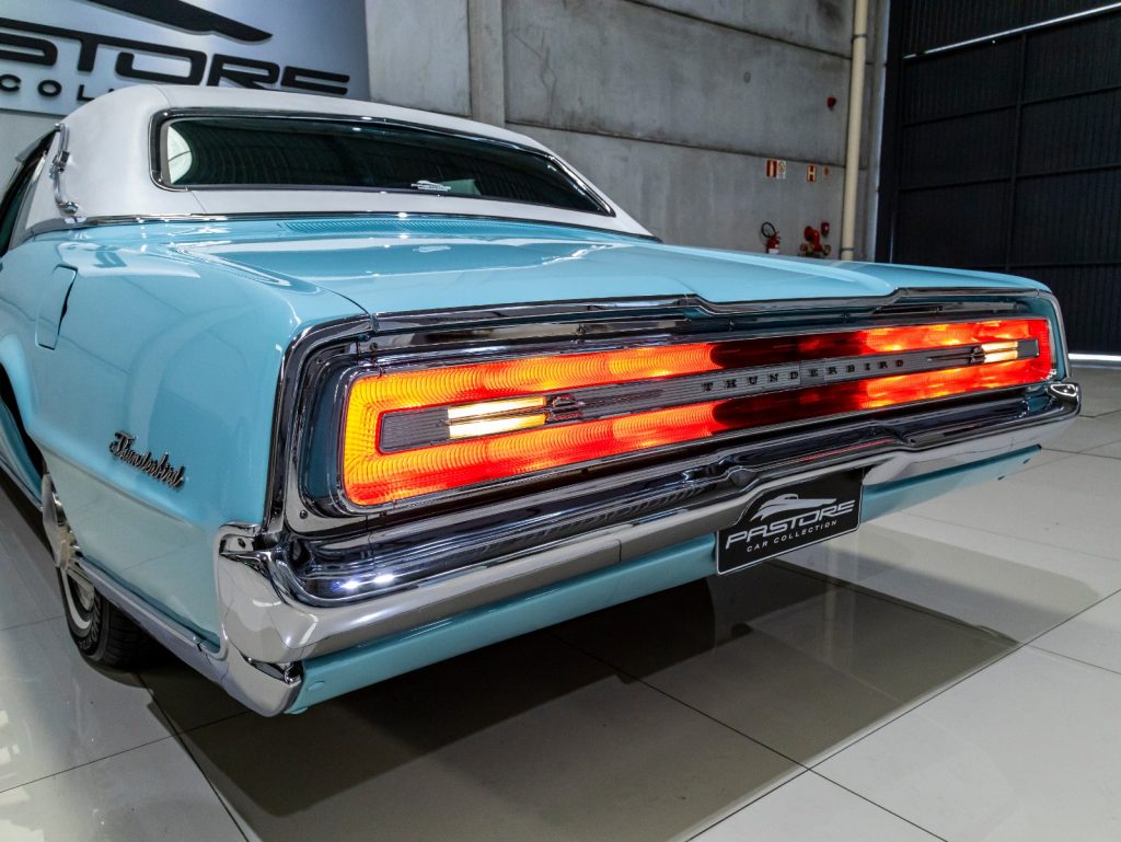 Ford Thunderbird Landau 4-Door