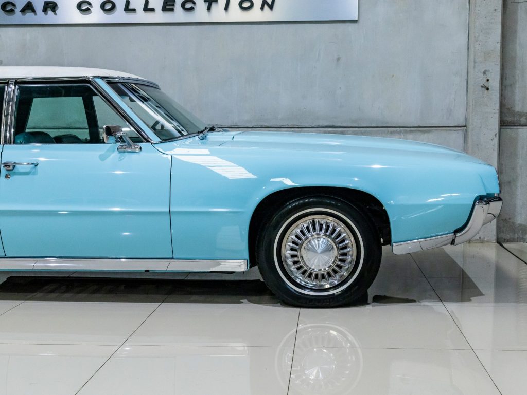 Ford Thunderbird Landau 4-Door