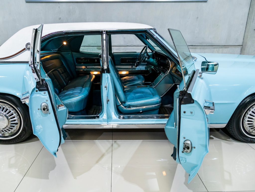 Ford Thunderbird Landau 4-Door