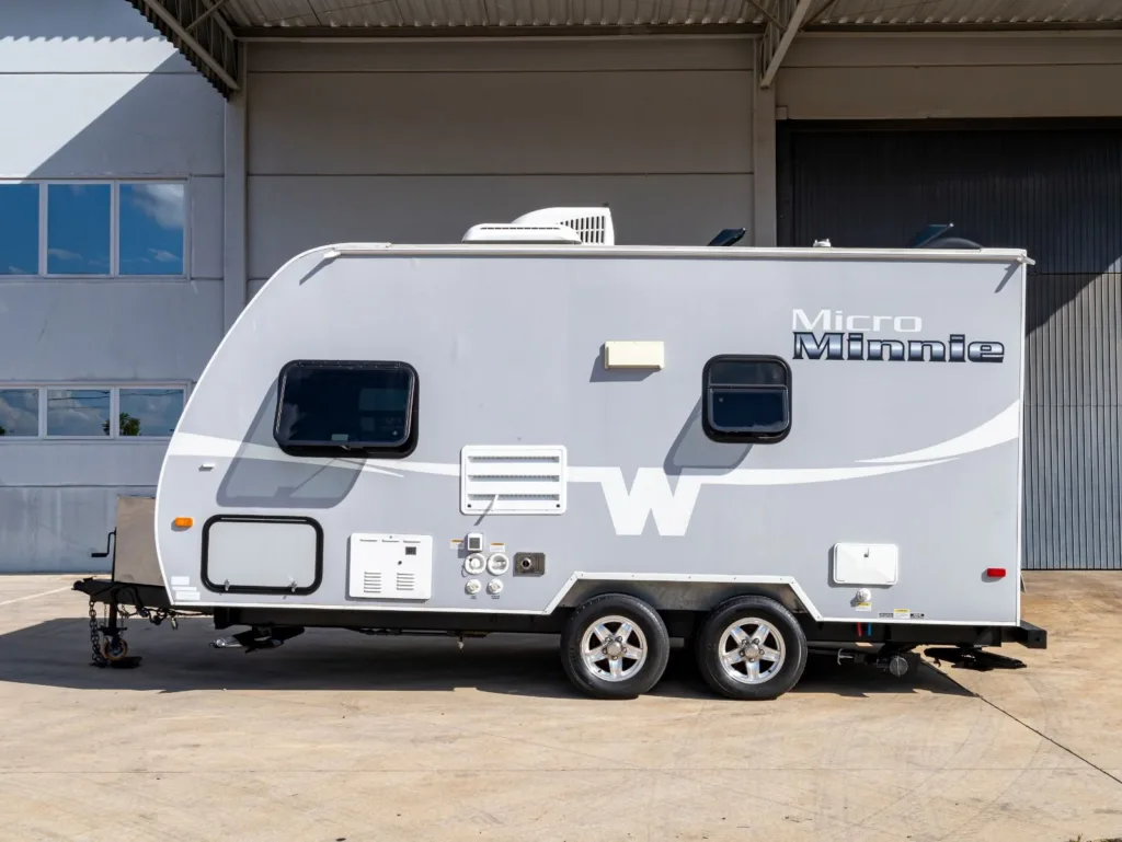 Trailer Winnebago Micro Minnie