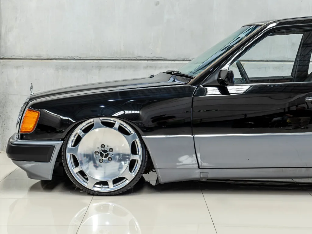 Mercedes-Benz E200 – 1993