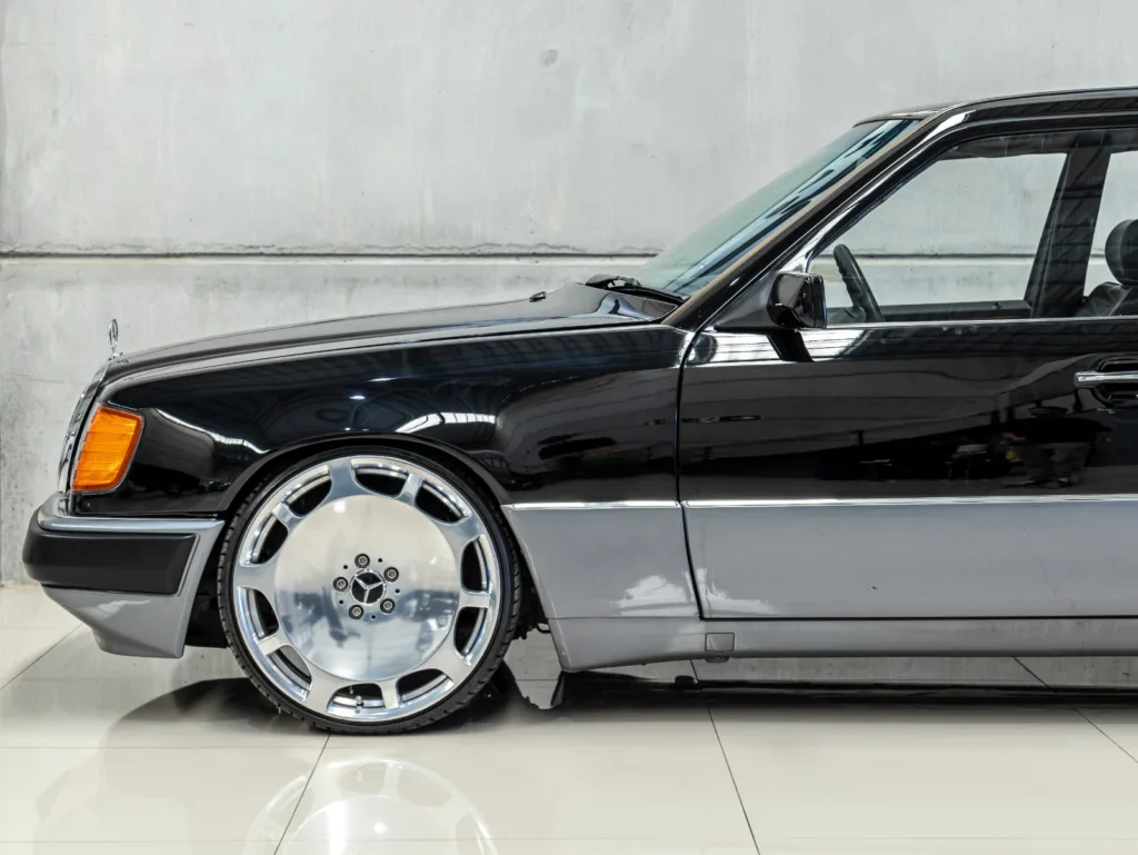 Mercedes-Benz E200 – 1993